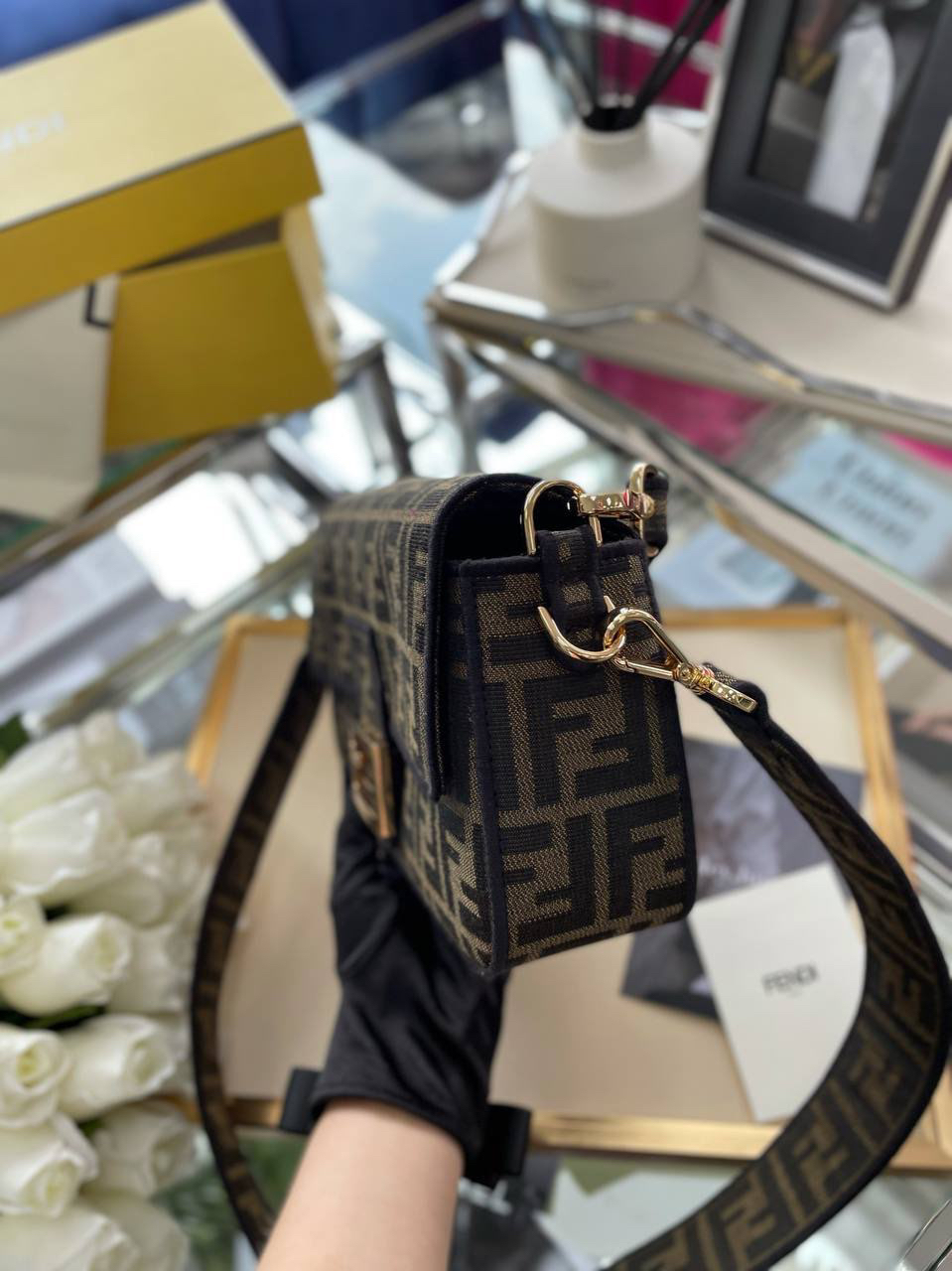 СУМКА FENDI BAGUETTE детальное фото