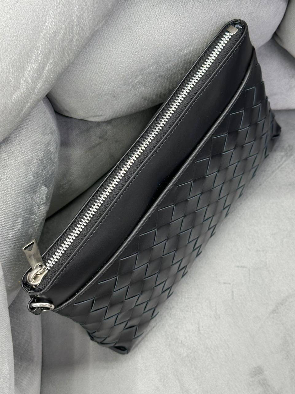 МУЖСКОЙ КЛАТЧ BOTTEGA VENETA детальное фото