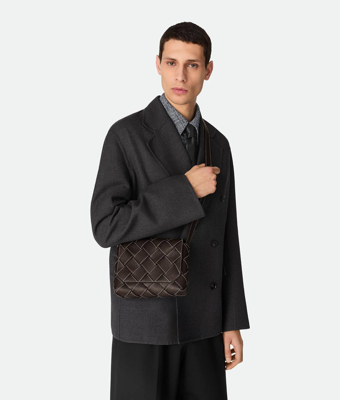 МУЖСКАЯ СУМКА МЕССЕНДЖЕР BOTTEGA VENETA детальное фото