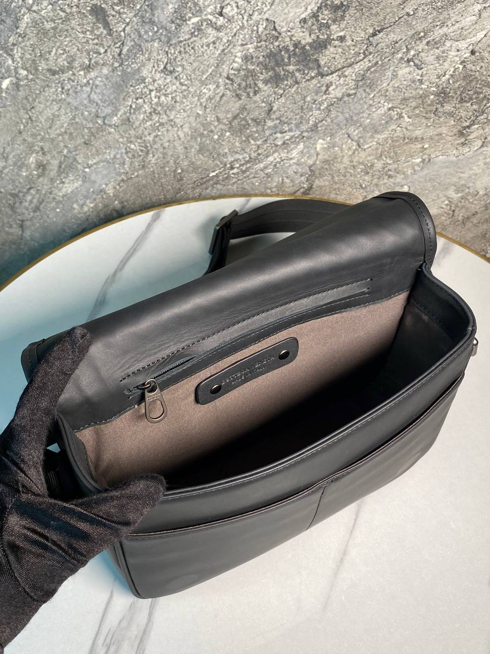 МУЖСКАЯ СУМКА МЕССЕНДЖЕР BOTTEGA VENETA детальное фото
