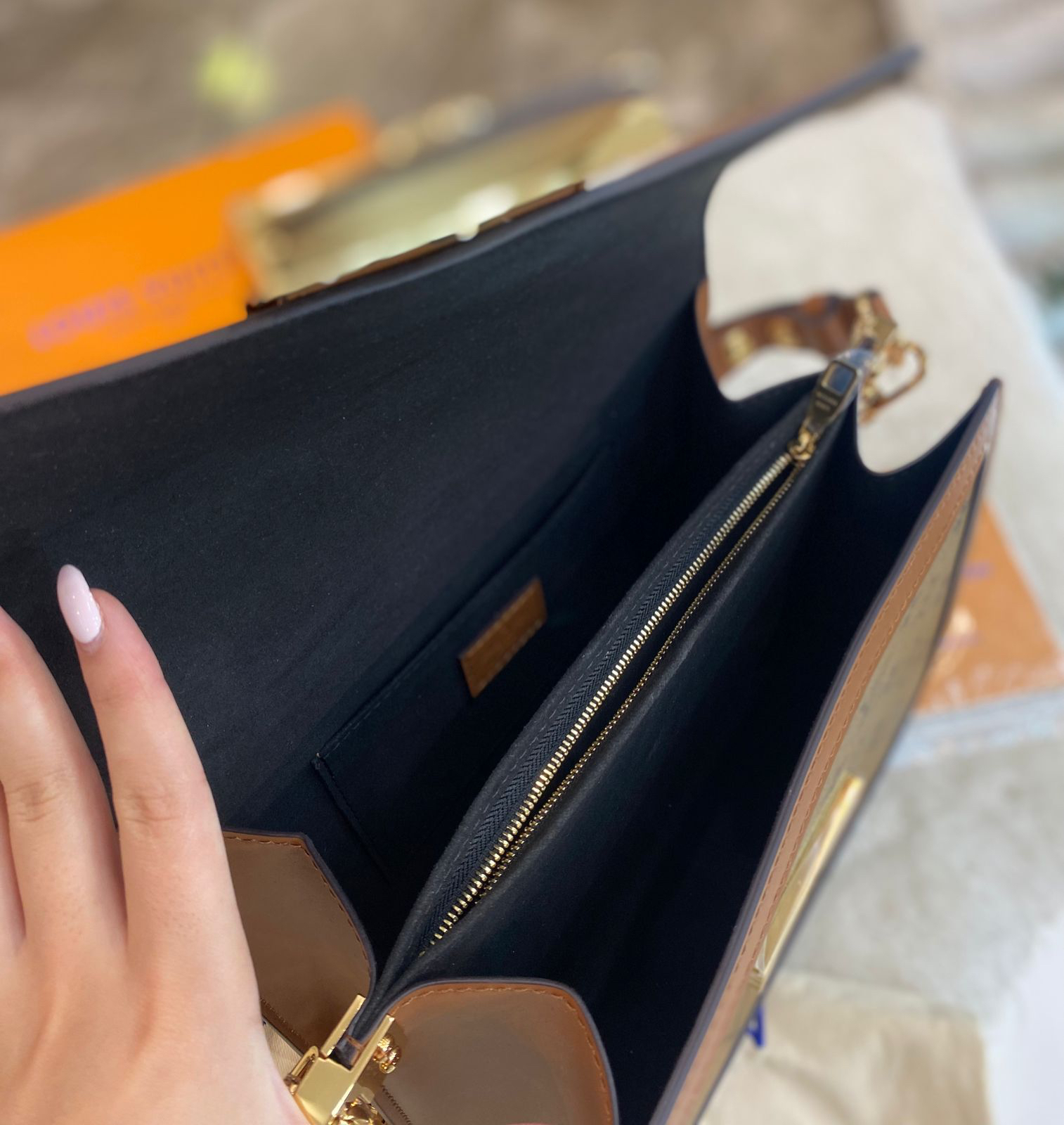 СУМКА LOUIS VUITTON DAUPHINE MM детальное фото