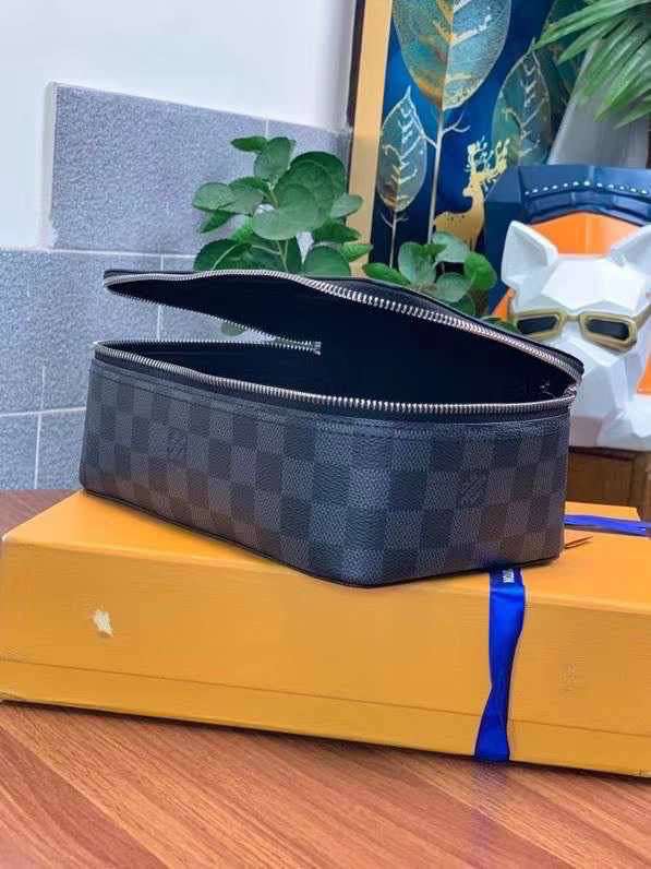 МУЖСКОЙ НЕСЕССЕР КОСМЕТИЧКА LOUIS VUITTON детальное фото