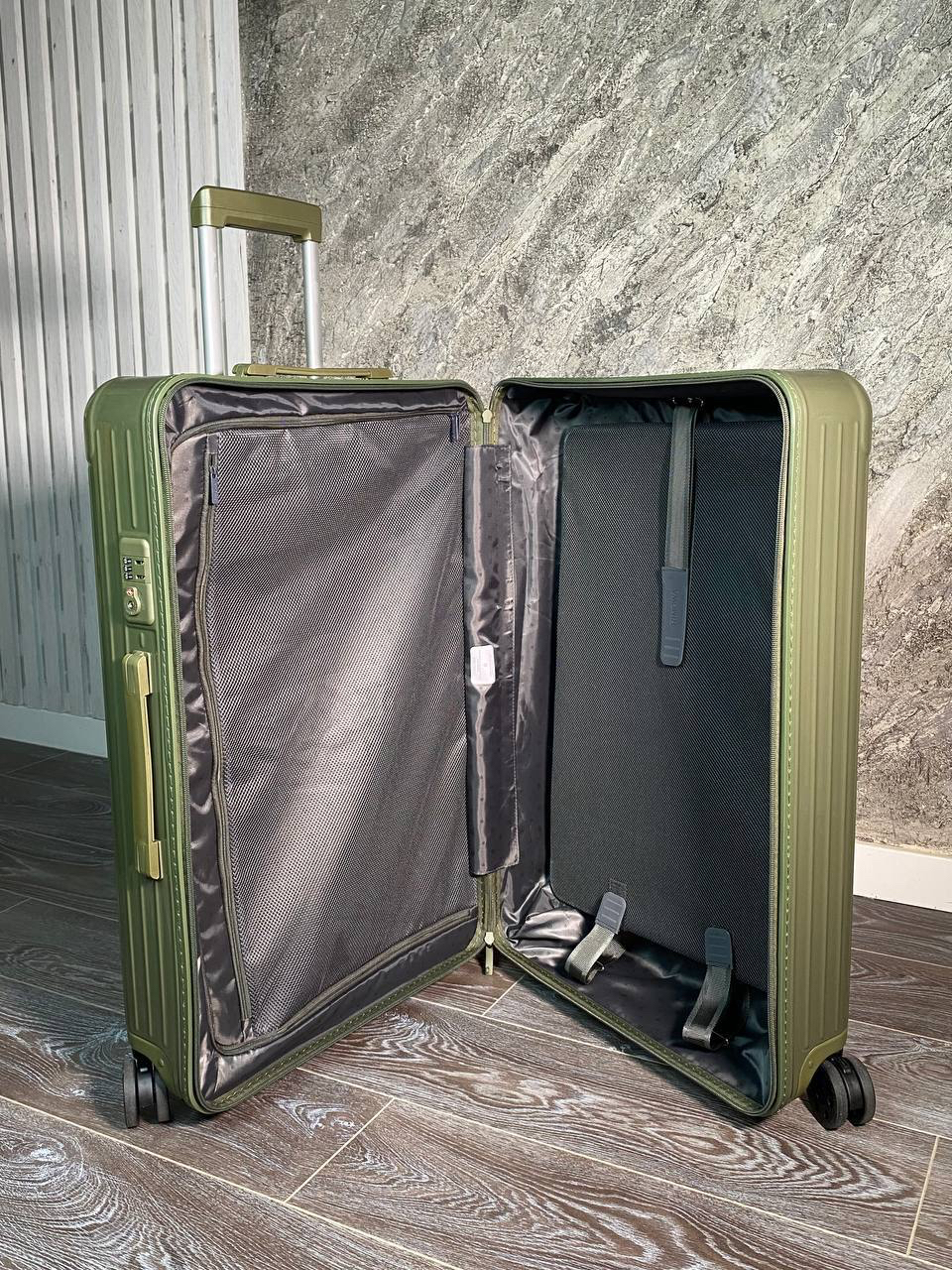 ЧЕМОДАН RIMOWA детальное фото