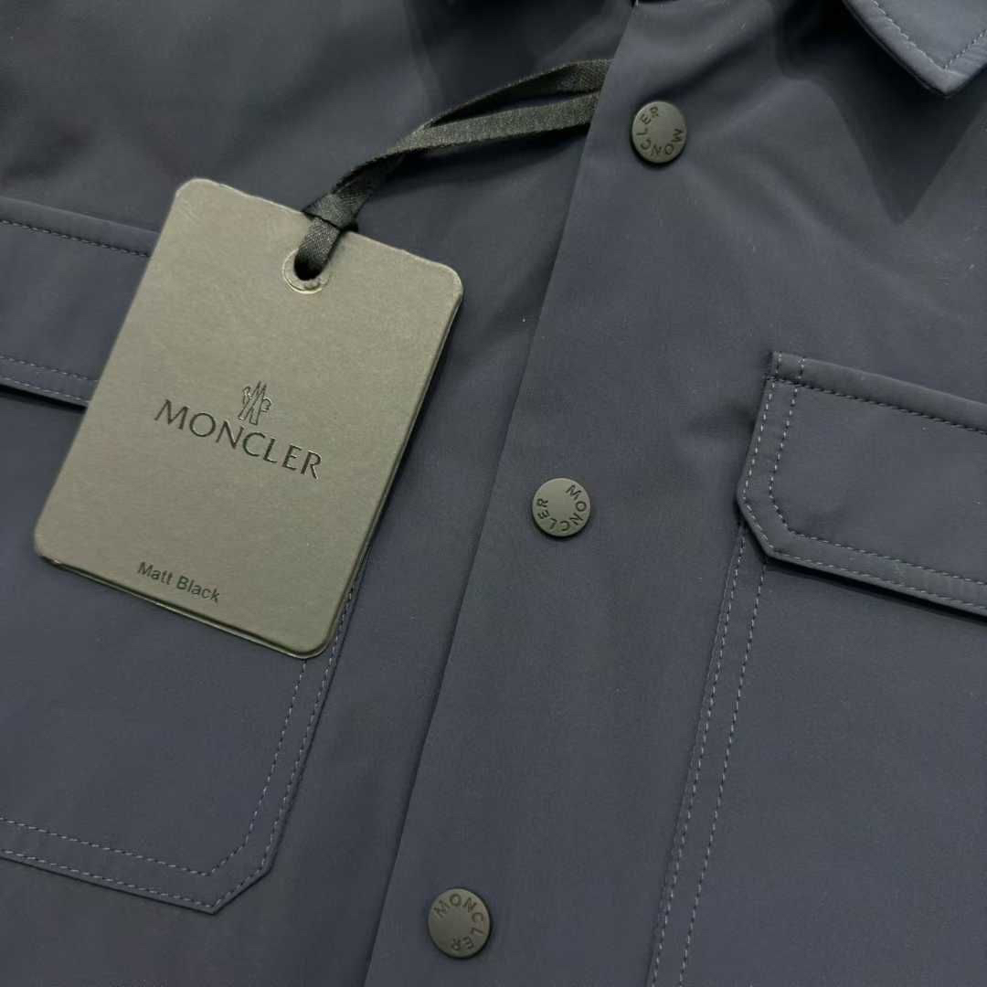 МУЖСКАЯ КУРТКА MONCLER детальное фото