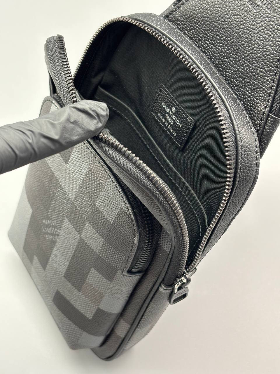 МУЖСКАЯ СУМКА СЛИНГ LOUIS VUITTON детальное фото