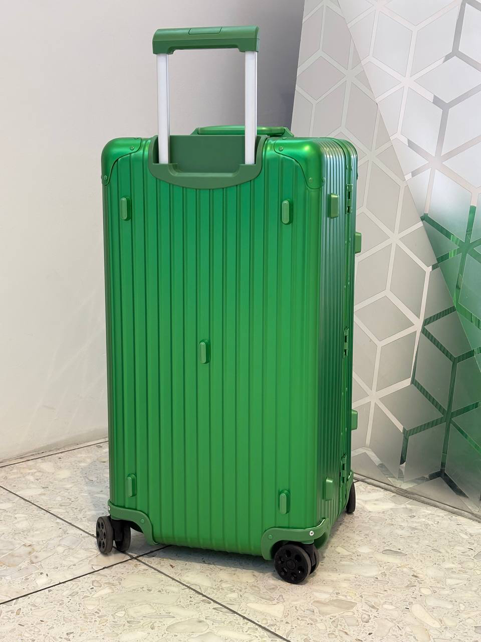 ЧЕМОДАН RIMOWA детальное фото