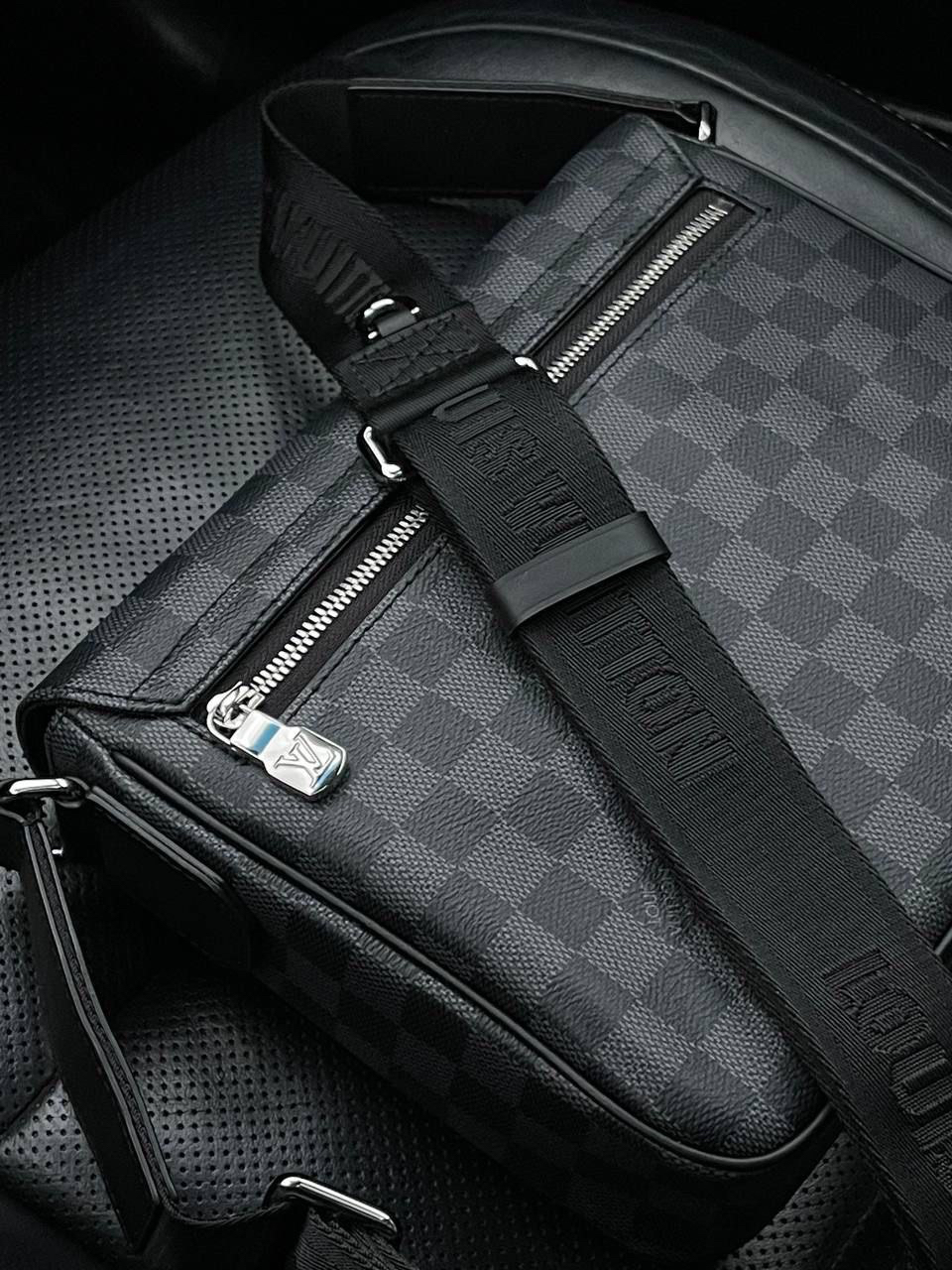 МУЖСКАЯ СУМКА МЕССЕНДЖЕР LOUIS VUITTON детальное фото
