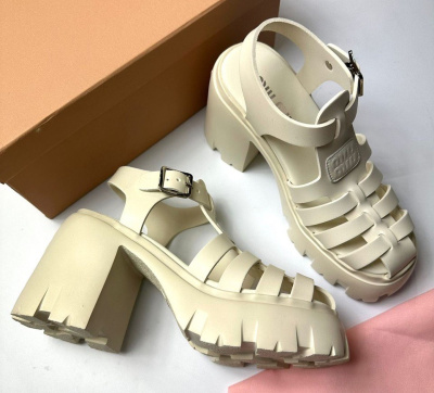 БОСОНОЖКИ MIU MIU фото