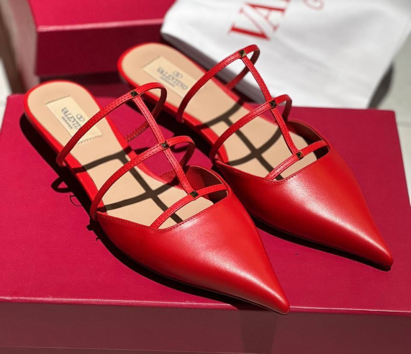 ШЛЕПКИ VALENTINO фото