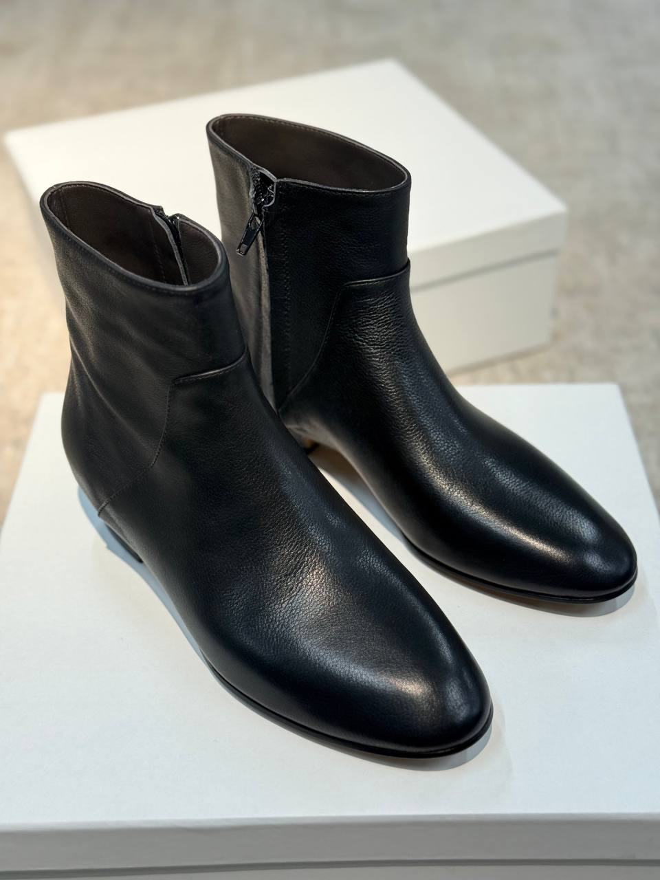 БОТИЛЬОНЫ THE ROW детальное фото