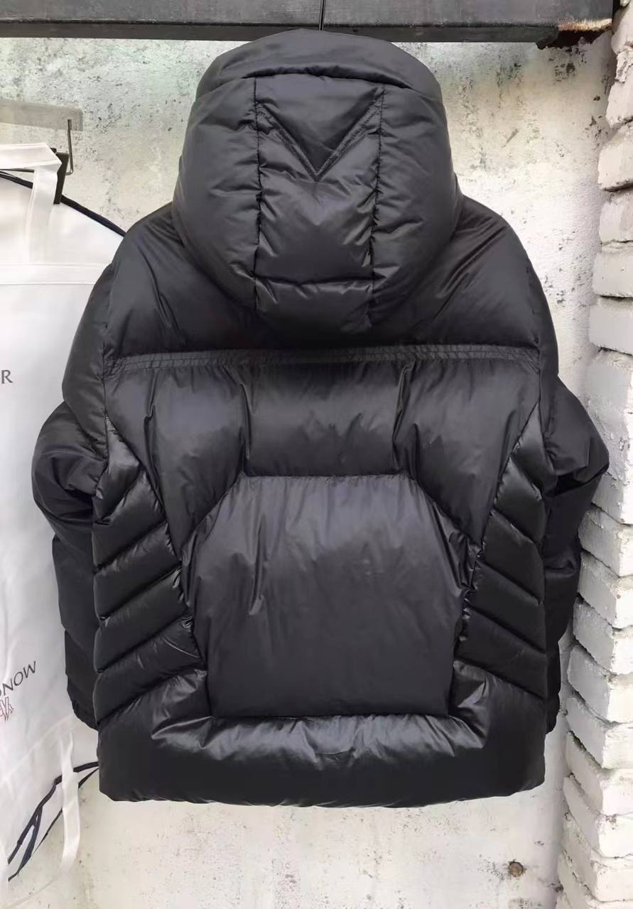 МУЖСКОЙ ПУХОВИК MONCLER детальное фото
