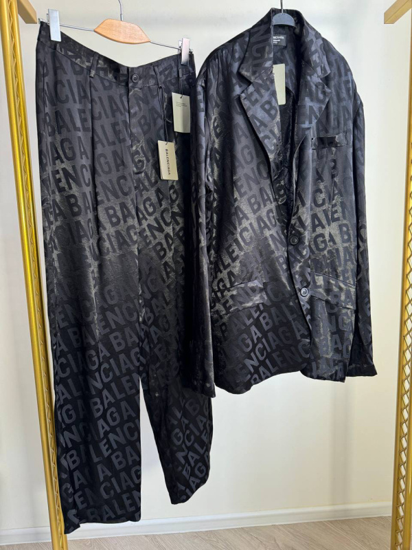 КОСТЮМ BALENCIAGA фото