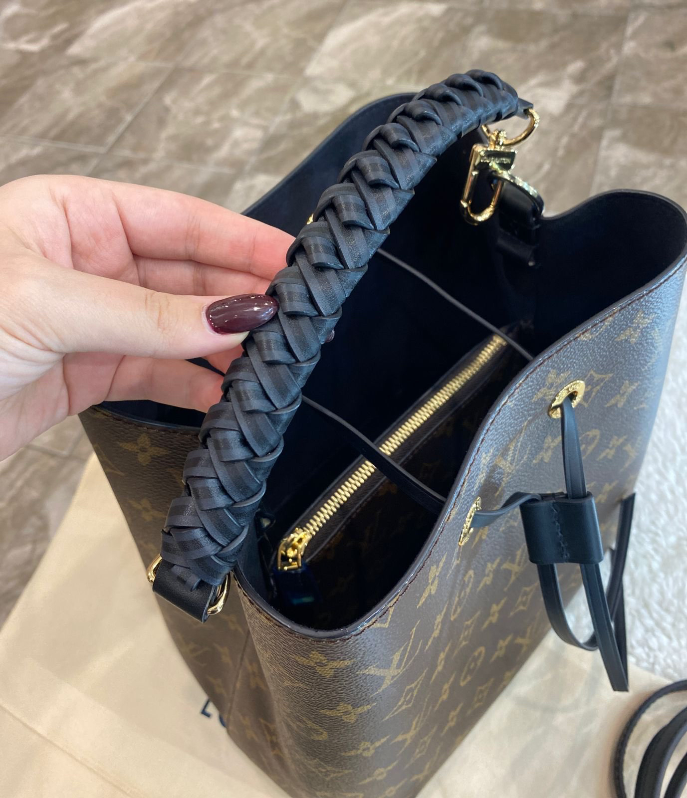 СУМКА LOUIS VUITTON NEONOE детальное фото