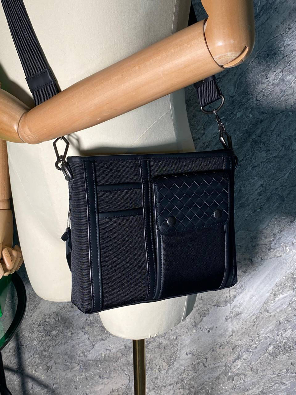 МУЖСКАЯ СУМКА МЕСЕНДЖЕР BOTTEGA VENETA детальное фото