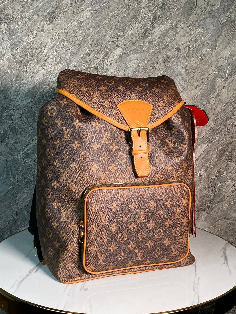МУЖСКОЙ РЮКЗАК LOUIS VUITTON детальное фото