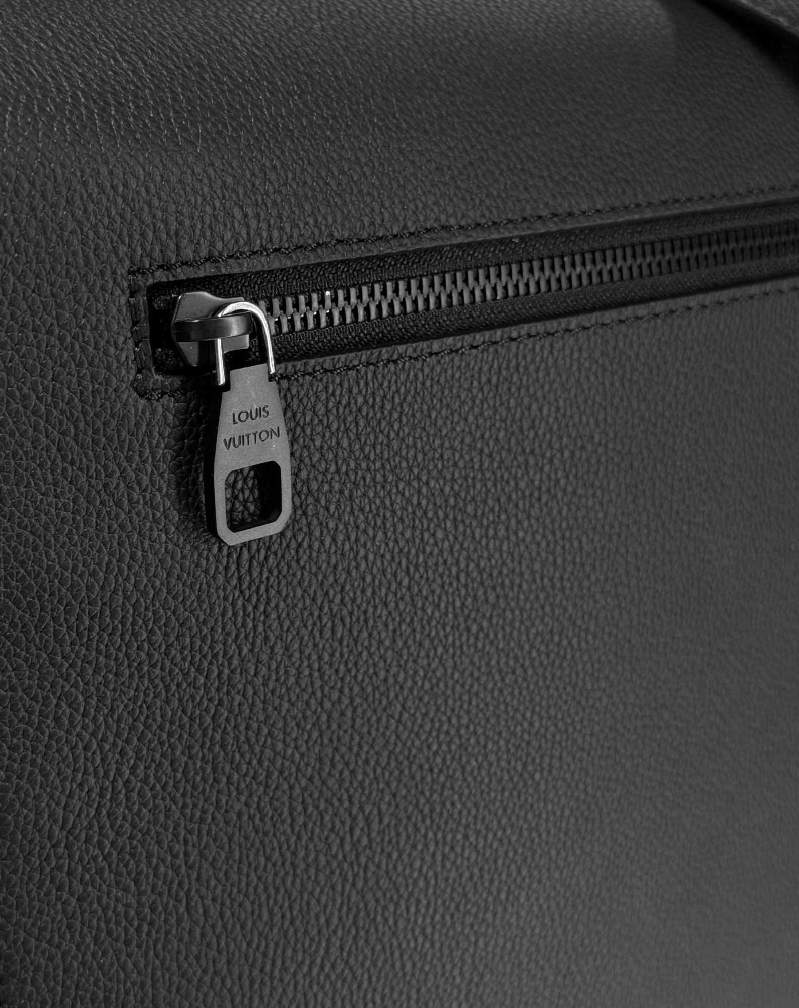 МУЖСКАЯ СУМКА МЕССЕНДЖЕР LOUIS VUITTON детальное фото