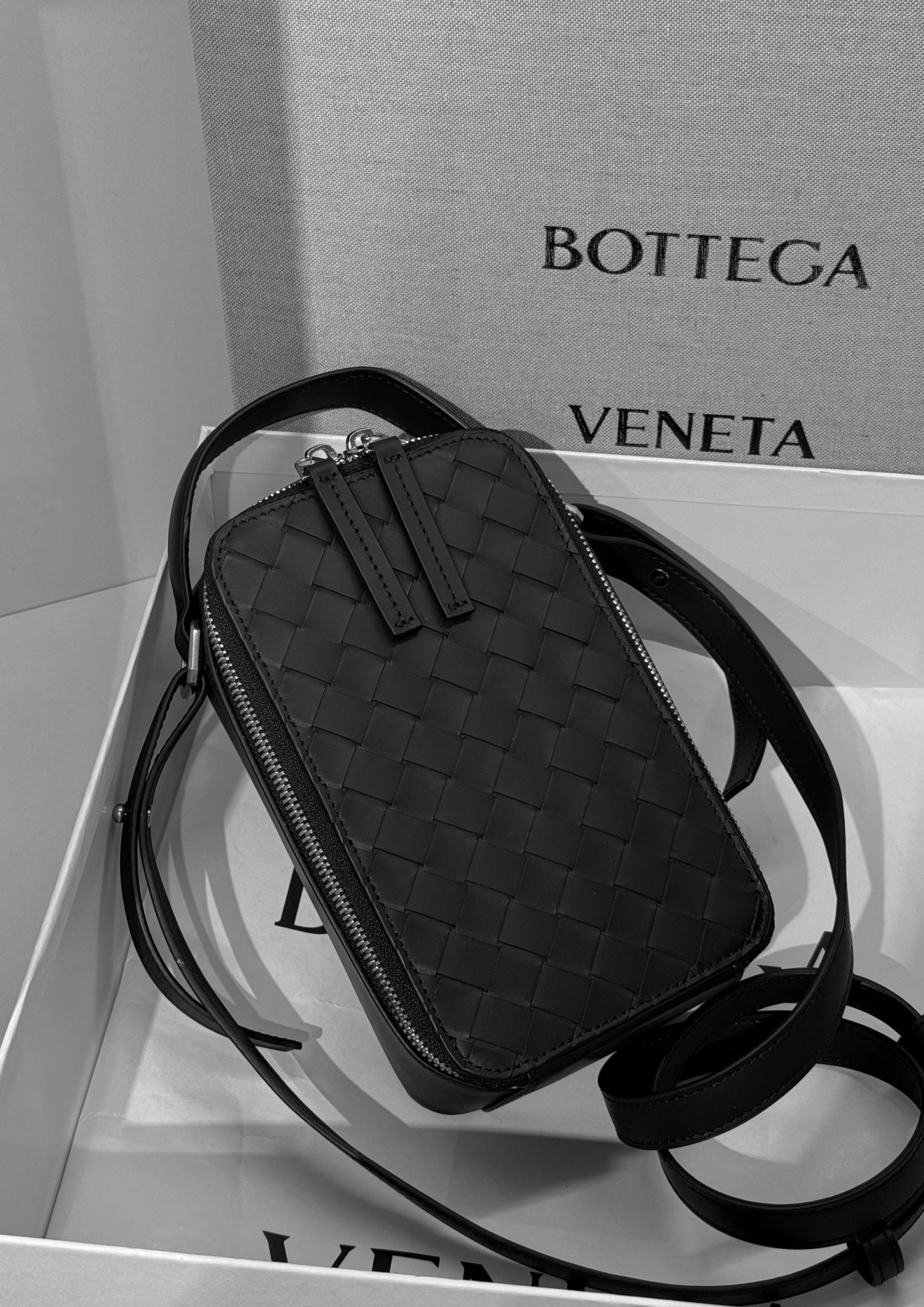 МУЖСКАЯ СУМКА МЕССЕНДЖЕР BOTTEGA VENETA детальное фото