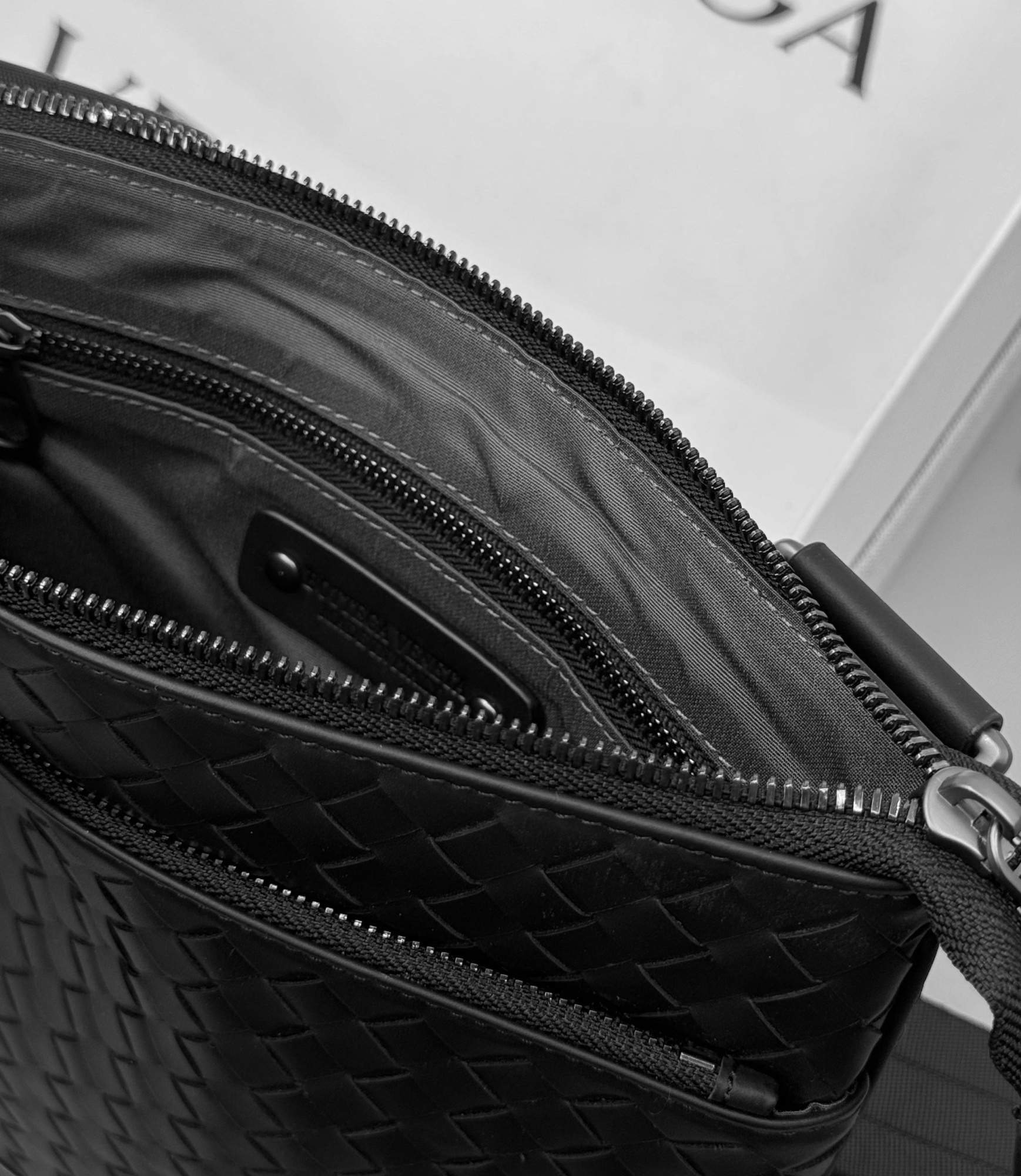 МУЖСКАЯ СУМКА МЕССЕНДЖЕР BOTTEGA VENETA детальное фото