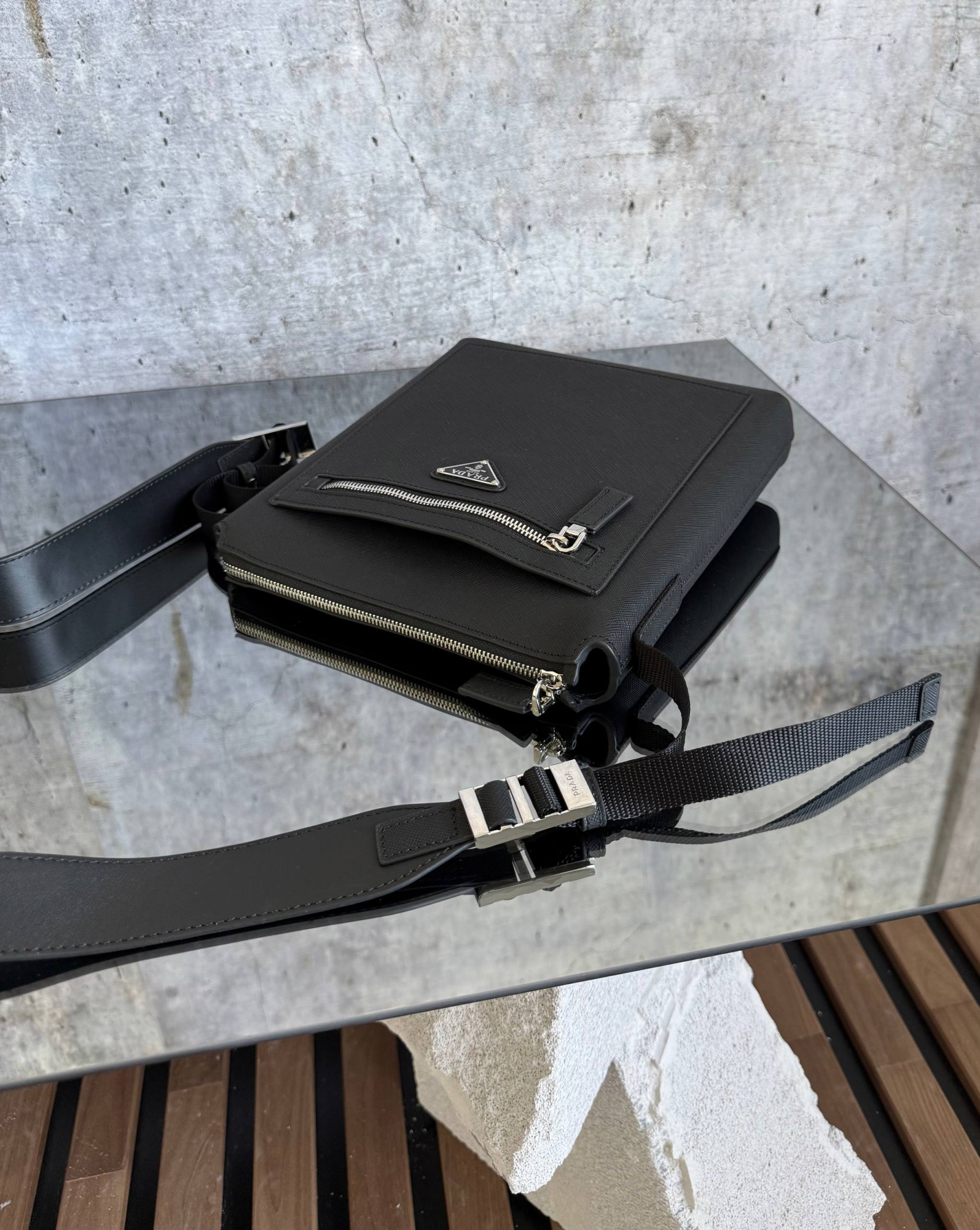 МУЖСКАЯ СУМКА МЕССЕНДЖЕР PRADA детальное фото
