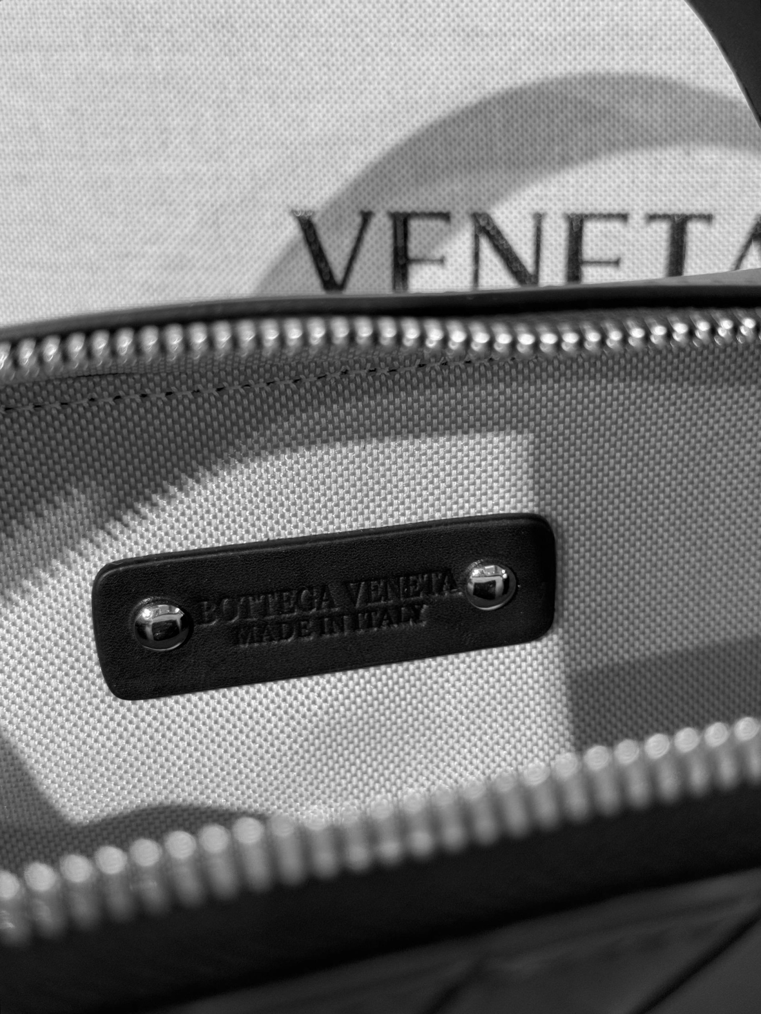 МУЖСКАЯ СУМКА МЕССЕНДЖЕР BOTTEGA VENETA детальное фото
