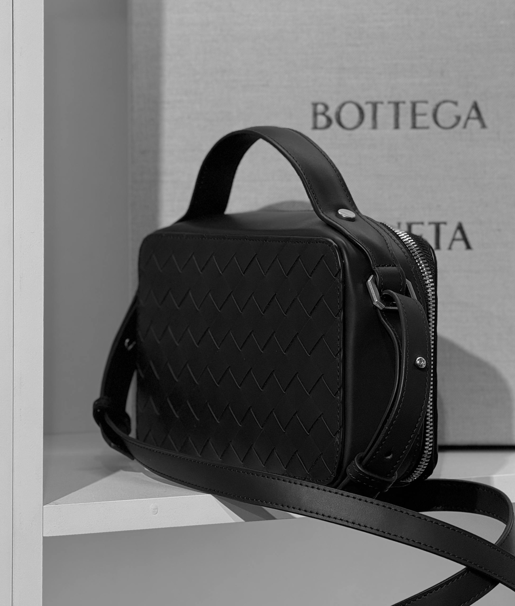 МУЖСКАЯ СУМКА МЕССЕНДЖЕР BOTTEGA VENETA детальное фото
