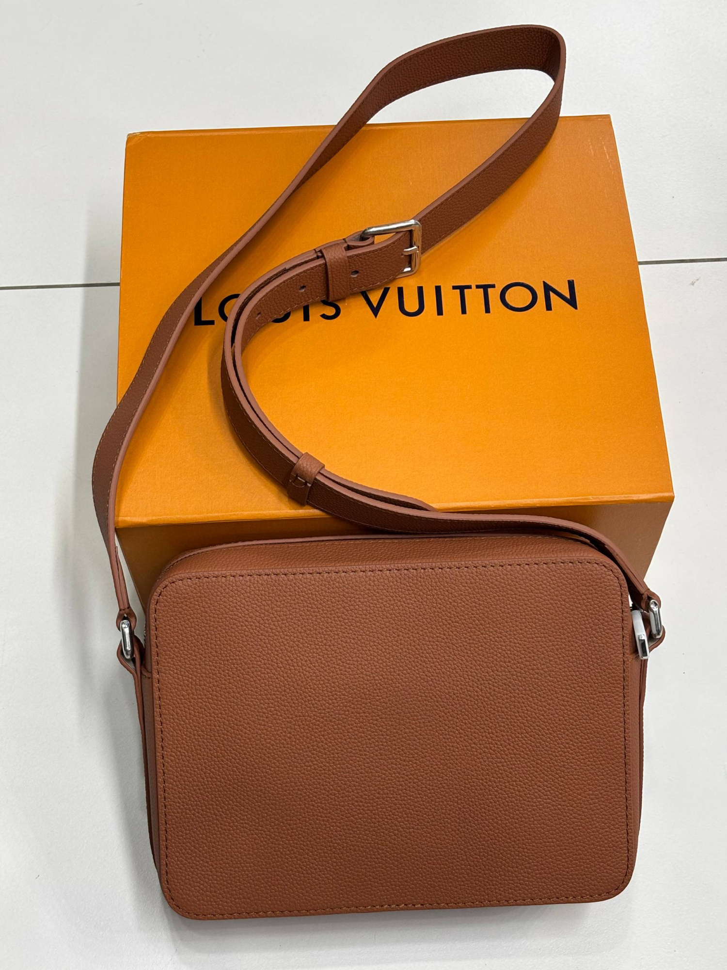 МУЖСКАЯ СУМКА МЕССЕНДЖЕР LOUIS VUITTON детальное фото