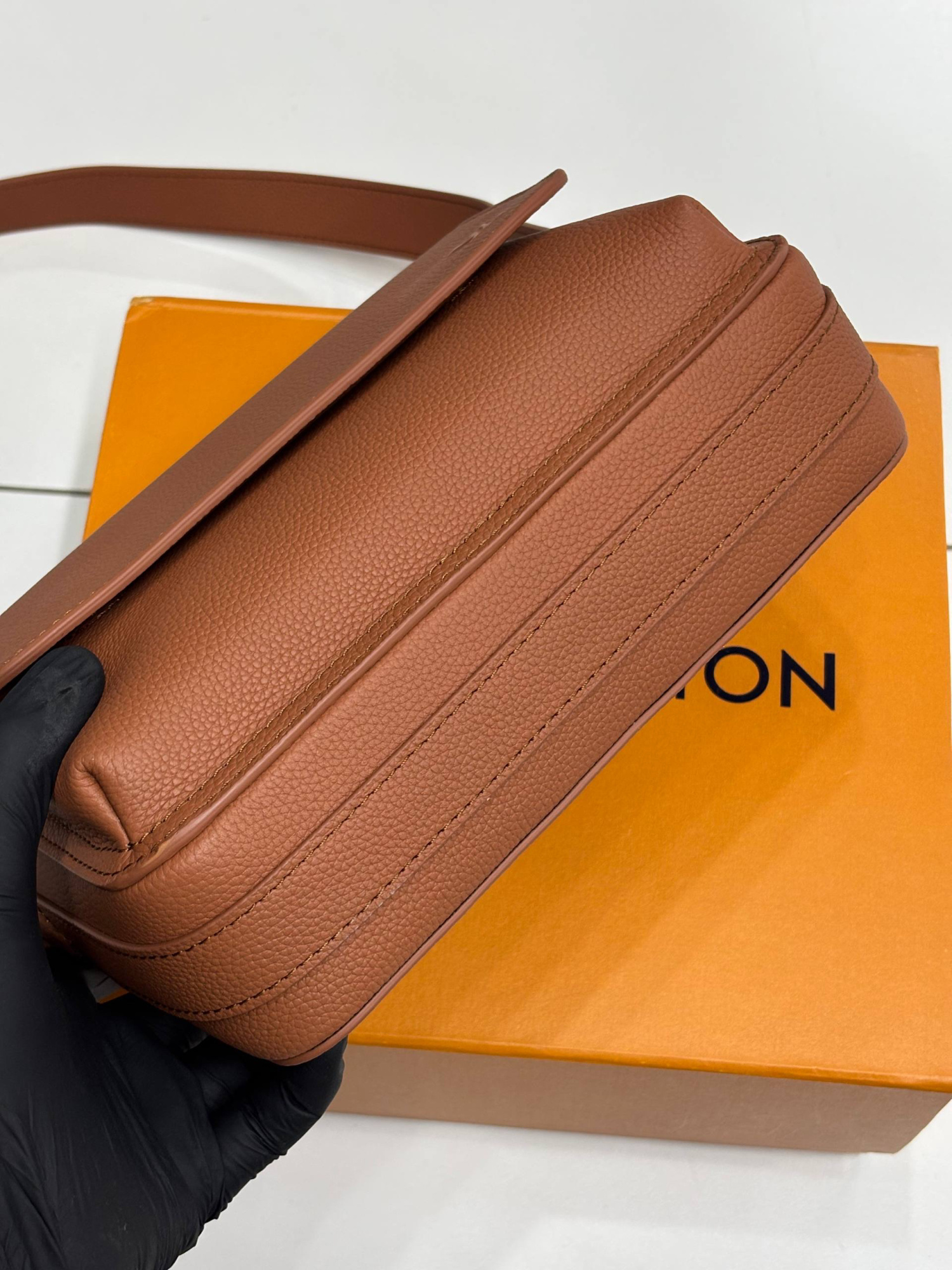 МУЖСКАЯ СУМКА МЕССЕНДЖЕР LOUIS VUITTON детальное фото