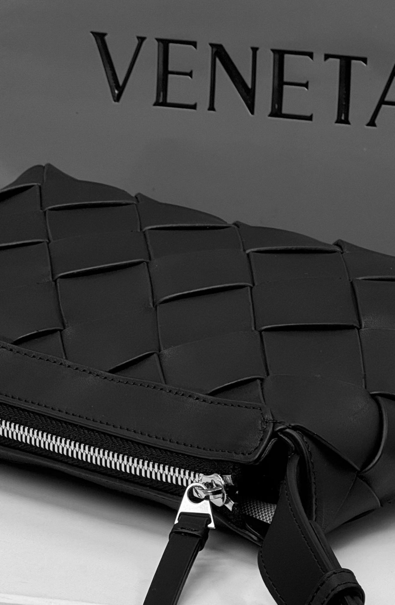 МУЖСКАЯ СУМКА МЕССЕНДЖЕР BOTTEGA VENETA детальное фото