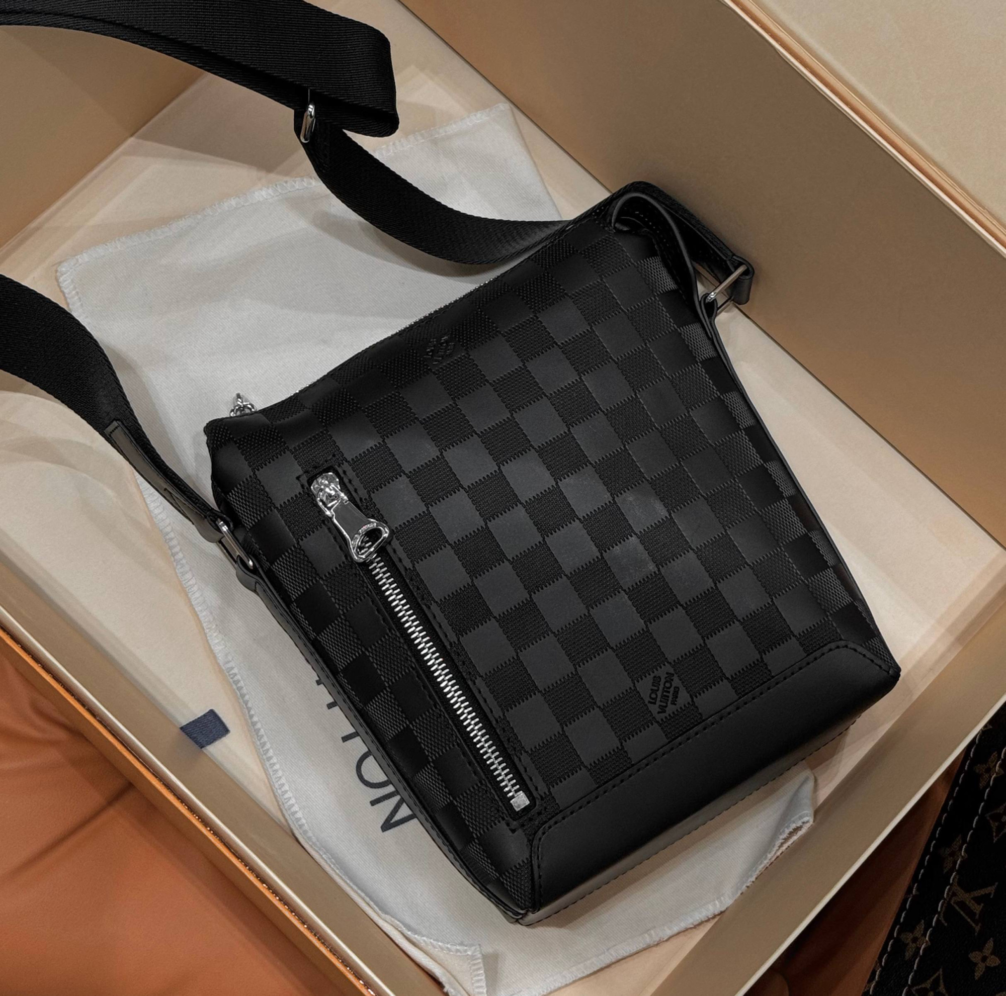 МУЖСКАЯ СУМКА МЕССЕНДЖЕР LOUIS VUITTON детальное фото
