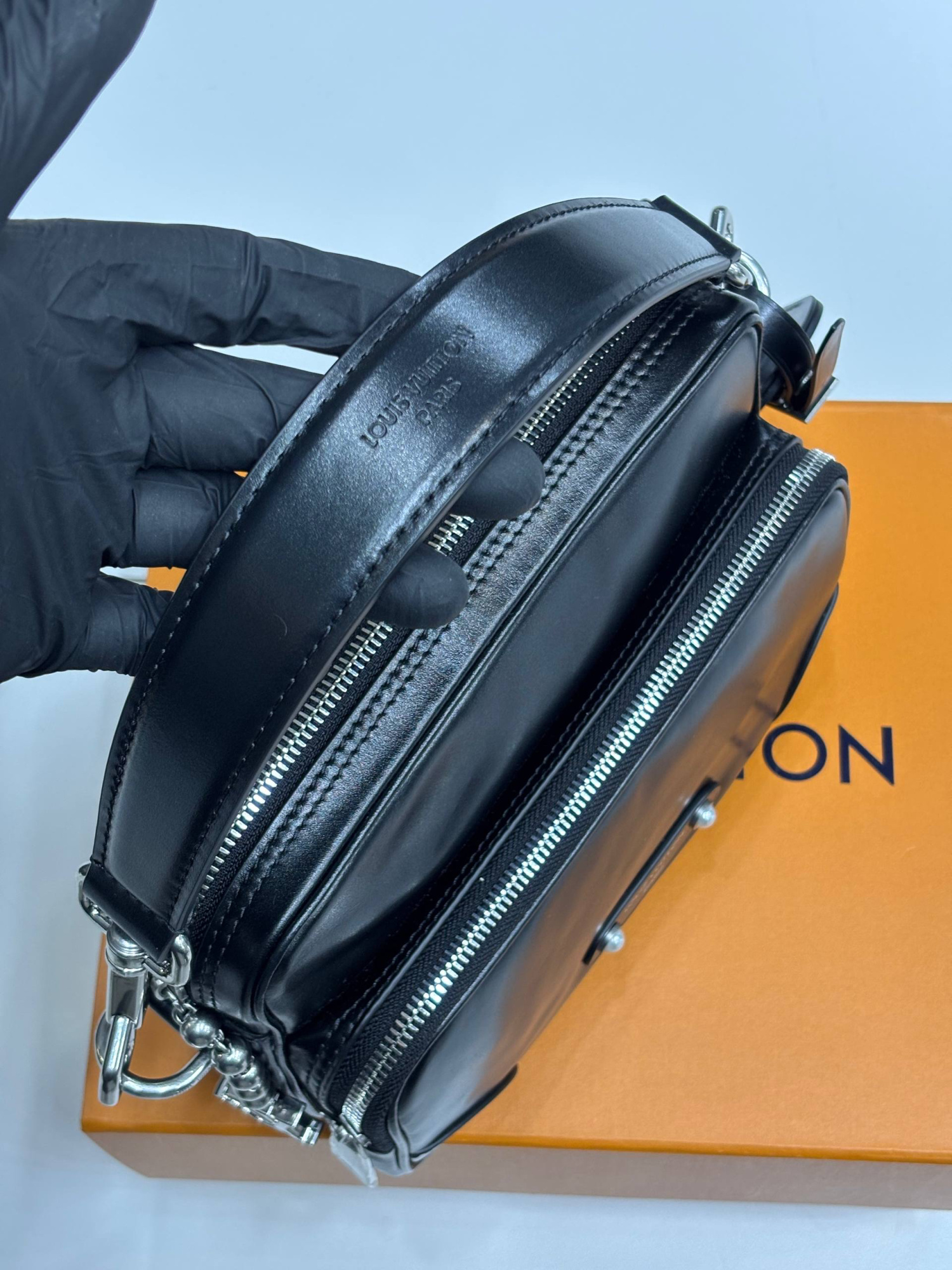 МУЖСКАЯ СУМКА МЕССЕНДЖЕР LOUIS VUITTON детальное фото