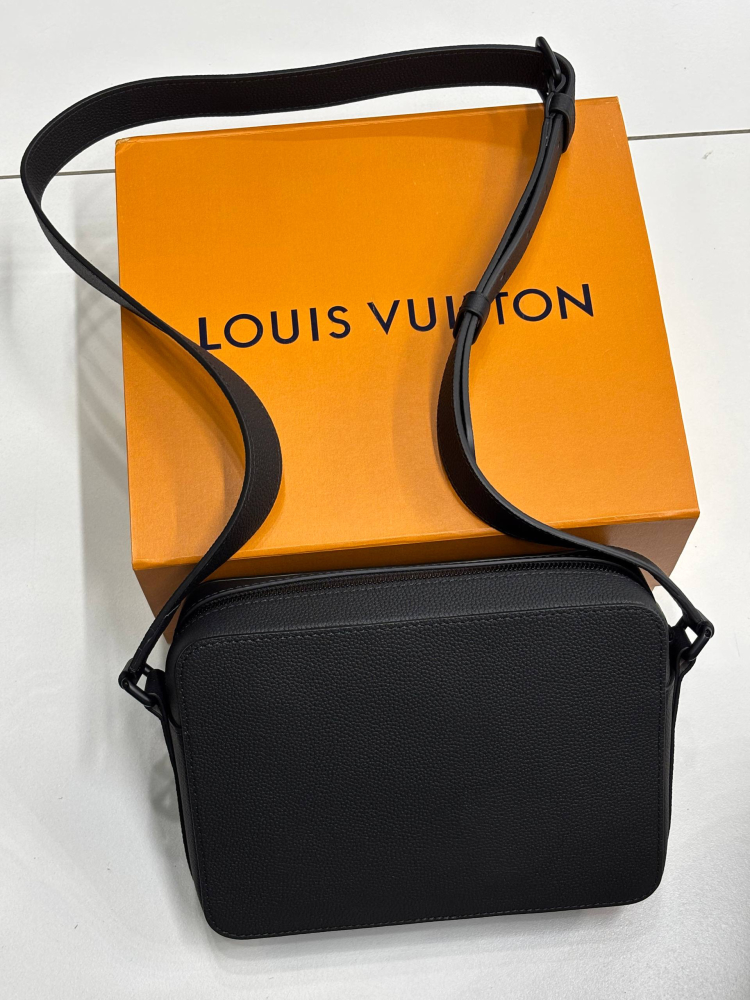 МУЖСКАЯ СУМКА МЕССЕНДЖЕР LOUIS VUITTON детальное фото