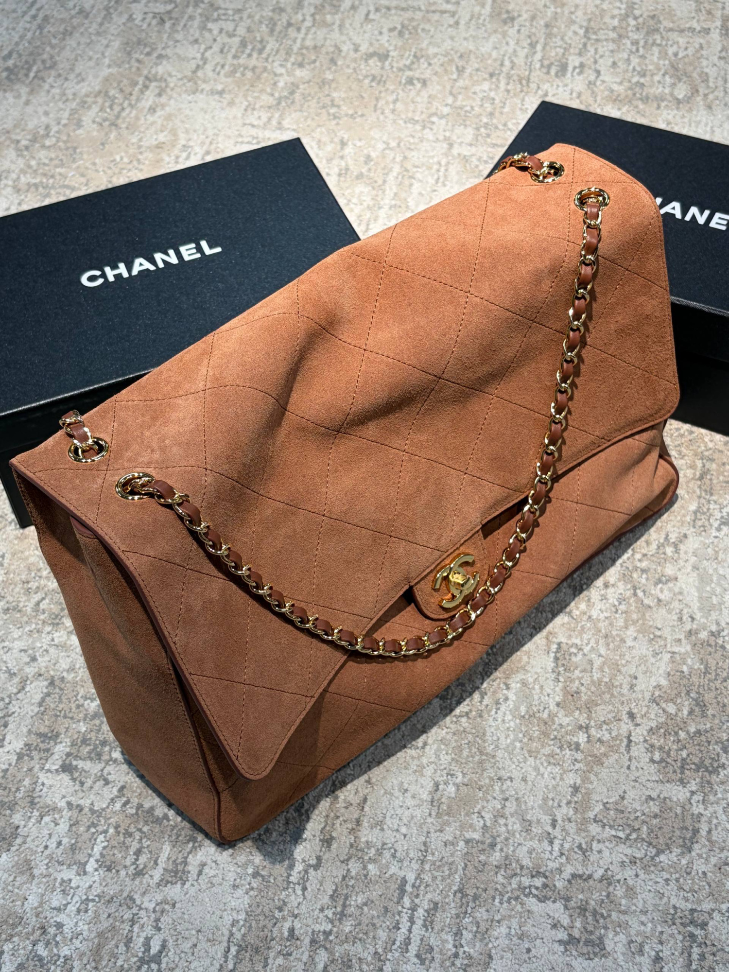 СУМКА CHANEL MAXI FLAP детальное фото