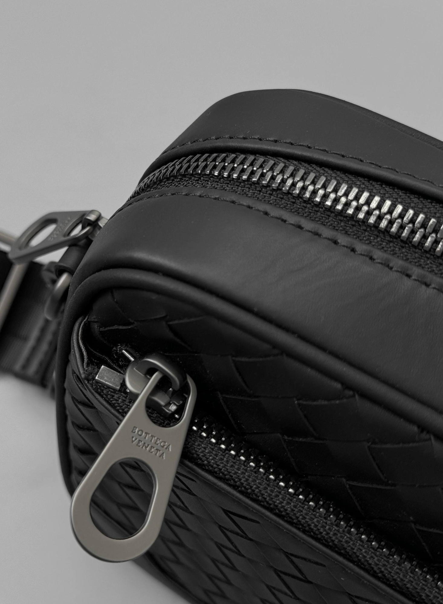 МУЖСКАЯ СУМКА МЕССЕНДЖЕР BOTTEGA VENETA детальное фото