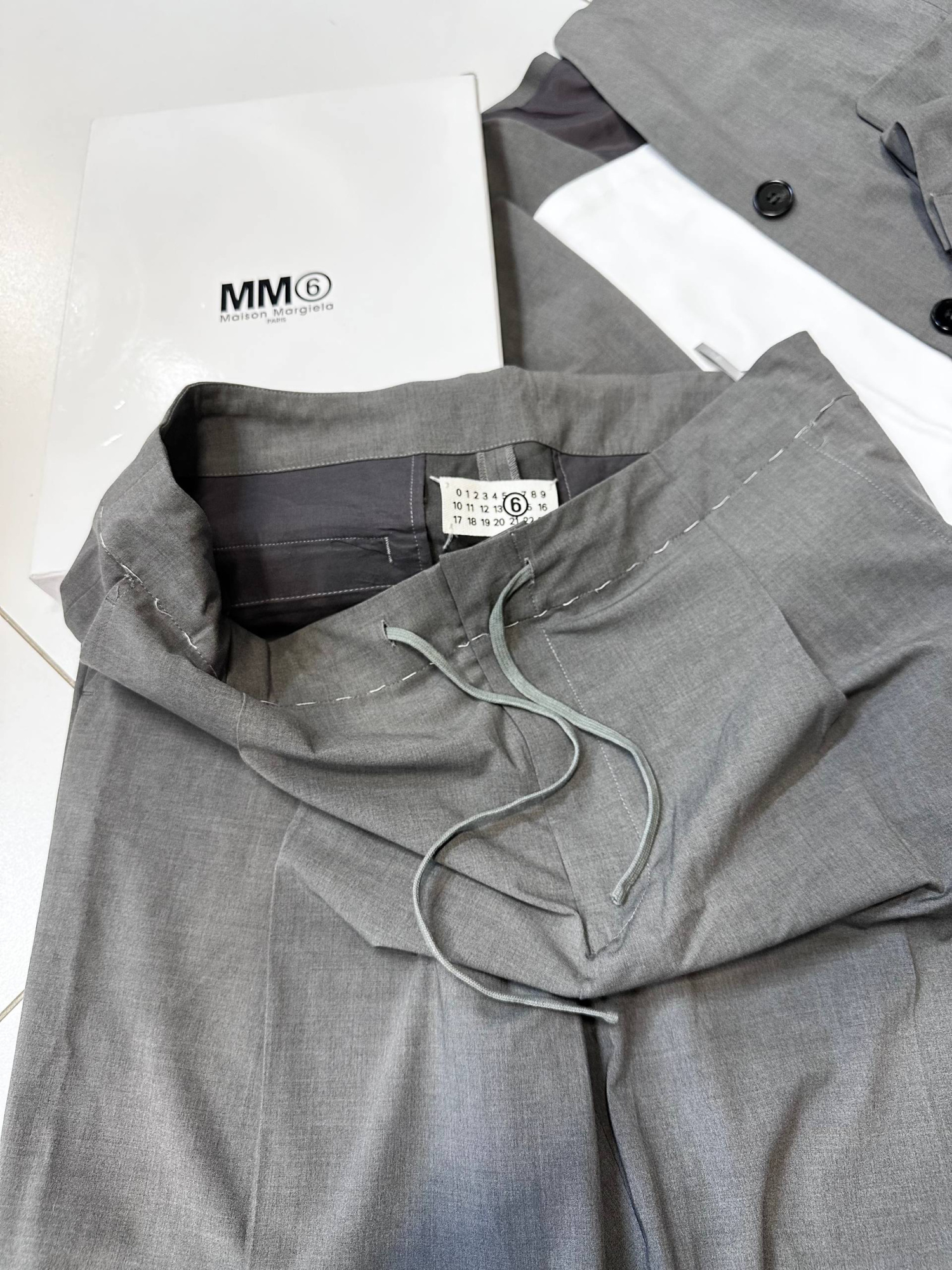 КОСТЮМ MAISON MARGIELA детальное фото